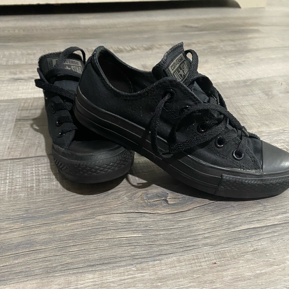 Solid black low rise converse